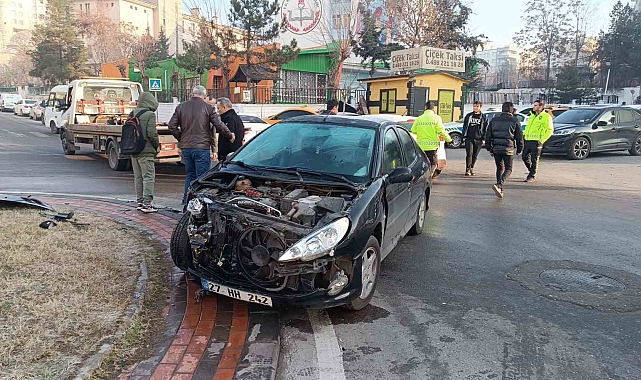 Batman&#039;da Üç Araç Çarpıştı: 1 Yaralı