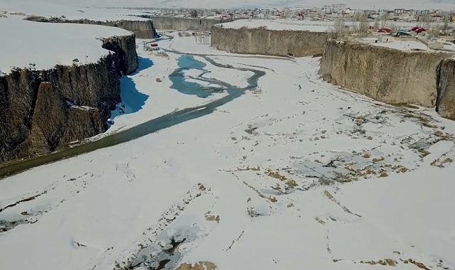 Beyaza bürünen Murat Kanyonu havadan görüntülendi