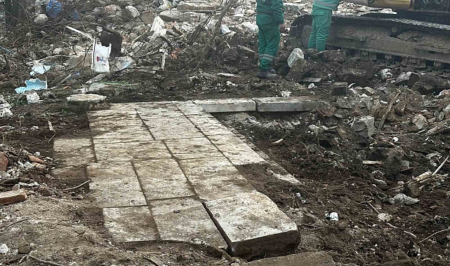 Bina yıkıldı, tarihi eserler ortaya çıktı