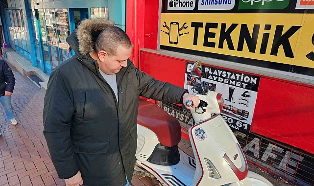 Çılgın hırsız, 42 dakika bekleyip motosikletin paspasını çaldı