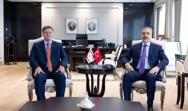 Dışişleri Bakanı Fidan, KKTC Bayındırlık ve Ulaştırma Bakanı Arıklı ile bir araya geldi