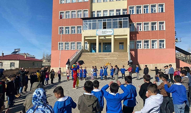 Diyadin&#039;de Minik Yürekler Palyaço ile Coştu!