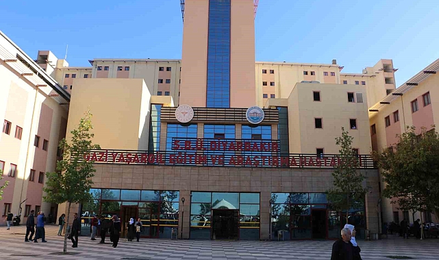 Diyarbakır&#039;da &#039;Bıçak Parası&#039; Skandalı: Doktor ve Yardımcıları Tutuklandı