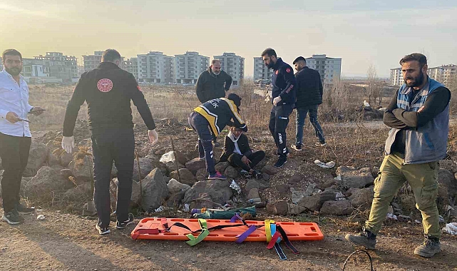 Diyarbakır&#039;da Korkunç Kaza: 3 Kişi Ağır Yaralı, Kaza Anı Kamerada