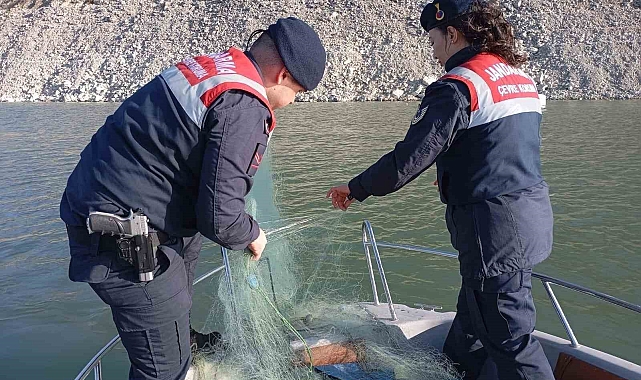 Diyarbakır&#039;da Yasadışı Avlanan Binlerce Balık Kurtarıldı
