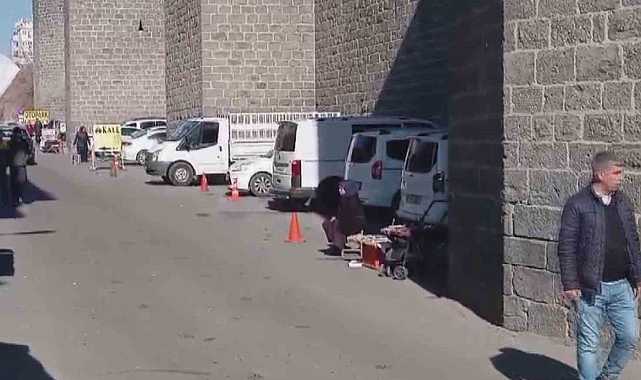 Diyarbakır&#039;ın turistik yerlerini değnekçiler işgal etti