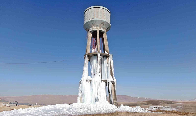 Dondurucu soğuklar nedeniyle su deposu buz tuttu