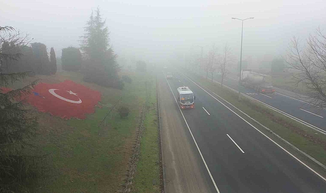 Düzce Sisle Kaplandı: Görüş Mesafesi 20 Metreye Düştü