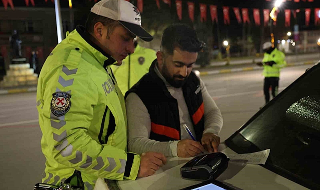 Elazığ&#039;da Yeni Yılın İlk Cezası: Farklarını Açmayan Sürücüye 2167 TL!