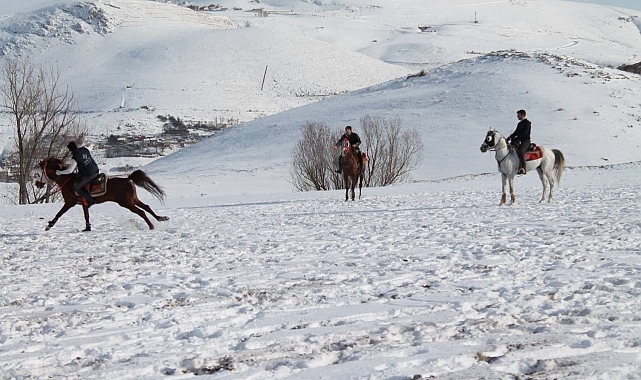Erzincan ve Bayburt&#039;ta Cirit Sporu Zorluklara Rağmen Yaşıyor
