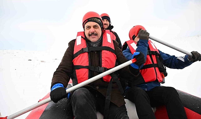 Erzurum Valisi Mustafa Çiftçi, macera tutkunlarıyla kar raftingi yaptı