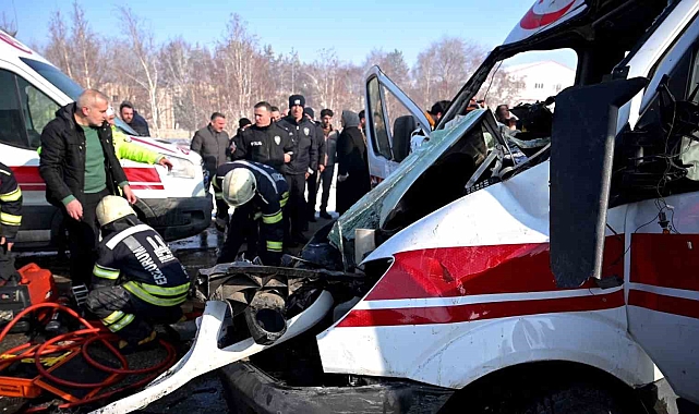 Erzurum&#039;da Çifte Kaza Dramı: 9 Yaralı, Sağlık Çalışanları Sıkıştı