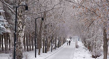 Erzurum'da İki Mevsim Bir Arada: Karayazı'nda Kış, Uzundere'de Bahar!