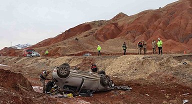 Erzurum'da Şarampole Yuvarlanan Otomobilde İki Yaralı