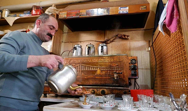 Erzurum&#039;da Sıcak Bir Kucaklama: Dua ile Servis Edilen Çay