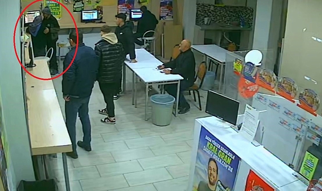 Eşinin oyun oynadığı mekanı basıp zarar verdi, zorla eve götürdü