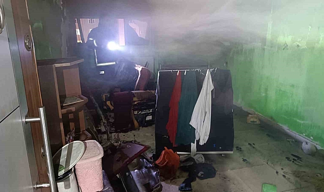 Evini ateşe verip komşularından yardım istedi