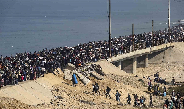 Gazze&#039;de Umudun Işığı: Yerinden Edilenler Evlerine Dönüyor