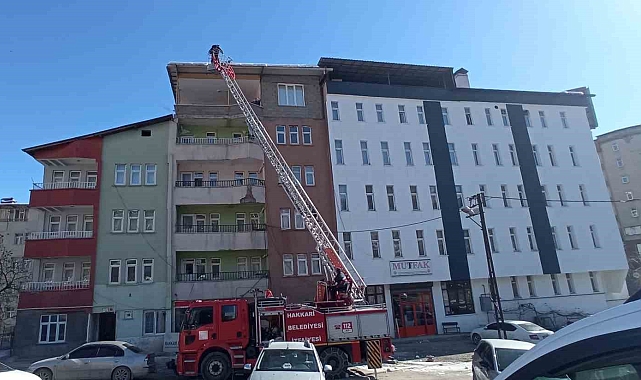 Hakkari&#039;de Buz Tehlikesi: Ekipler Harekete Geçti