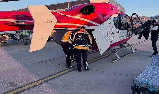 Hakkari&#039;deki hasta ambulans helikopterle Van&#039;a nakledildi