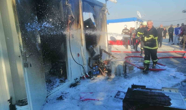 Hatay&#039;da Yangın: Depremzede Ailenin Konteyneri Kül Oldu