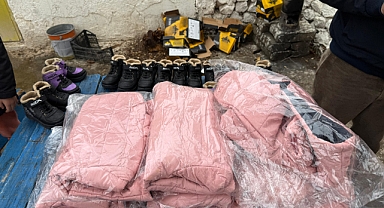 Hayır Sever İş Adamı, Iğdır'ın Çalpala Köyü'ndeki Çocuklara Bot ve Mont Yardımında Bulundu