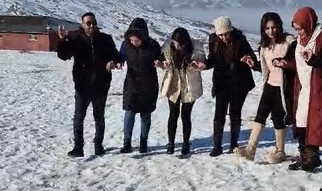 Hazarbaba&#039;da Kışın Coşkusu: Kar Üzerinde Halay!