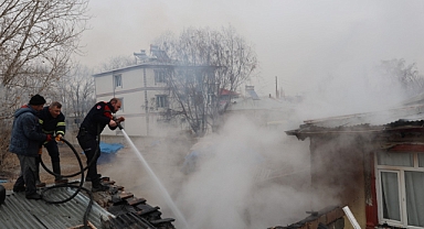Iğdır'da Çıkan Yangında Bir Ev ve İki Ahır Yandı