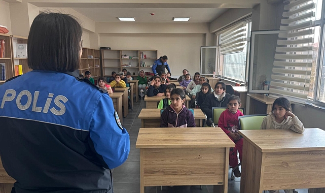 Iğdır&#039;da Geleceğin Teminatı Çocuklar, Polislerden Önemli Bilgiler Aldı