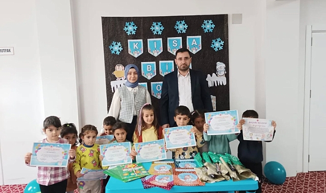 Iğdır&#039;da Minik Eller Kur&#039;an Sevdasıyla Buluştu: Karne Sevinci