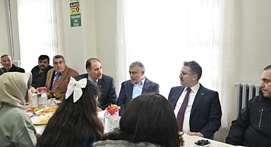 Iğdır'da Öğrencilerle Keyifli Kahvaltı: Vekil Alagöz ve Vali Turan Bir Araya Geldi