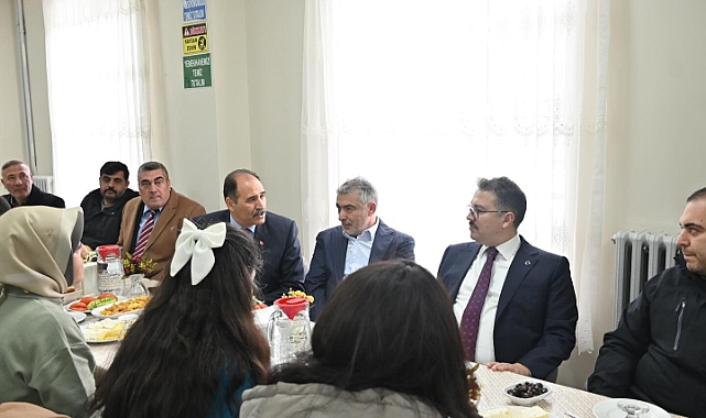 Iğdır&#039;da Öğrencilerle Keyifli Kahvaltı: Vekil Alagöz ve Vali Turan Bir Araya Geldi