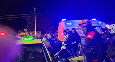 Iğdır'da Trafik Kazası: Taksi Sürücüsü Sıkıştı, Diğer Sürücü Kaçtı!