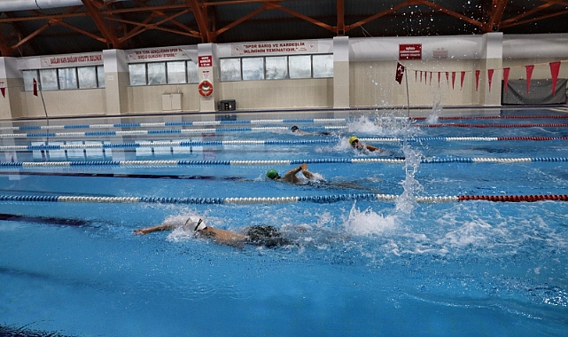Iğdır Gençlik ve Spor İl Müdürlüğü &quot;Yüzme Yıldızlar Müsabakası&quot;nı Düzenledi