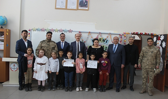 Iğdır&#039;ın Karakoyunlu İlçesi&#039;nde Karne Heyecanı