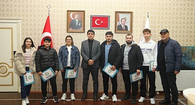 Iğdır Üniversitesi Masa Tenisi Takımları Parladı, Rektör Alma Öğrencileri Tebrik Etti