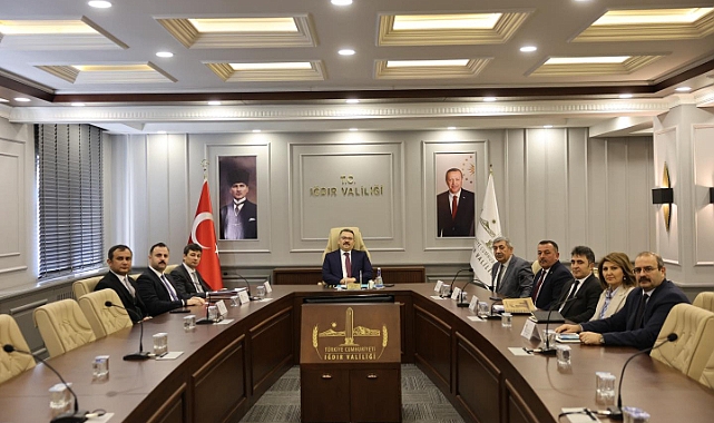 Iğdır Valisi, Karakoyunlu ve Melekli Belediye Başkanlarıyla Bir Araya Geldi