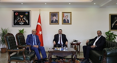 Iğdır Valisi Turan, Kalaça Köyü Muhtarı ve Güvenlik Korucuları Derneği Başkanı'nı Kabul Etti