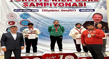 Iğdırlı Özge Demirtaş, Türkiye Kick Boks Şampiyonasında Üçüncü Oldu!