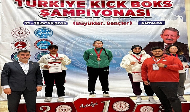 Iğdırlı Özge Demirtaş, Türkiye Kick Boks Şampiyonasında Üçüncü Oldu!