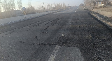 Iğdırlılar yeni yapılan asfalt yoldaki bu görüntünün sebebini merak ediyor
