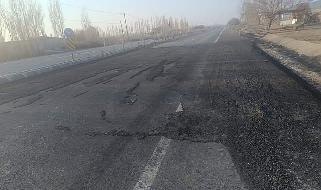 Iğdırlılar yeni yapılan asfalt yoldaki bu görüntünün sebebini merak ediyor