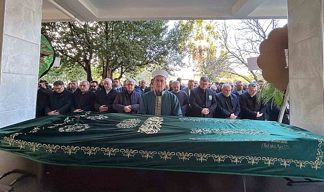 İngiltere&#039;de cansız bedenine ulaşılan Prof. Dr. Orhan Ekren son yolculuğuna uğurlandı