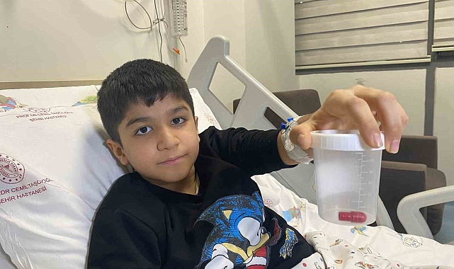 Islık çalmak isterken kalem kapağı yutan çocuk ölümden döndü: &quot;Ana yolu tıkasa vefat edebilirdi&quot;