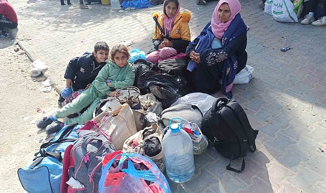 İsrail Engeliyle Karşı Karşıya: Gazze&#039;de Yerinden Edilenler Evlerine Dönemiyor