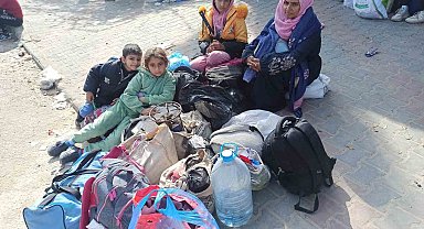 İsrail Engeliyle Karşı Karşıya: Gazze'de Yerinden Edilenler Evlerine Dönemiyor