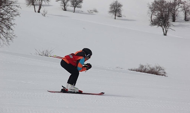 Kar kalınlığı yetersiz olan Kop Kayak Merkezi&#039;nde kayak sezonu yeni yılda da açılamadı