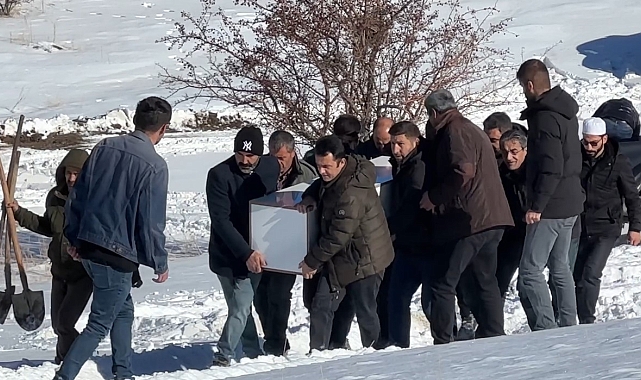 Kazada kaya parçasının isabet ettiği çocuk gözyaşları arasında toprağa verildi