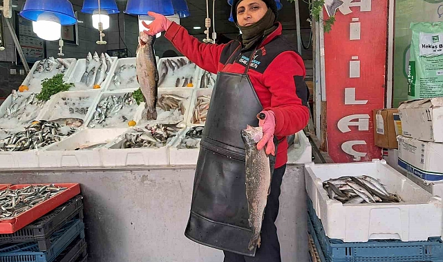 Kilis&#039;in Tek Kadın Balıkçısı: Hülya Döner, Dede Mirasını Yaşatıyor