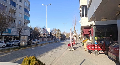 Komşular Karla Mücadele Ederken Iğdır'da Bahar Havası